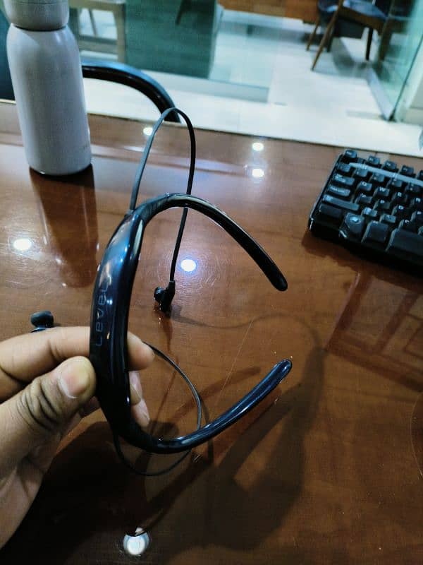 Samsung Level U Bluetooth Headphones 3