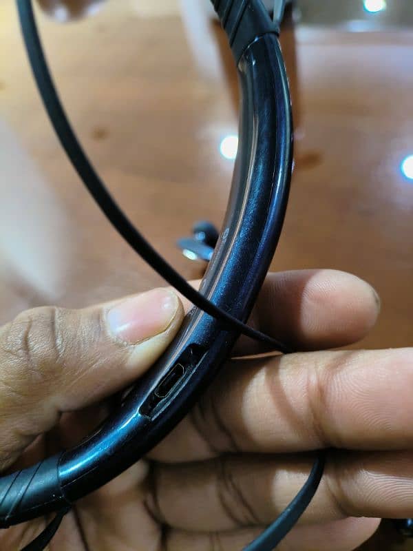 Samsung Level U Bluetooth Headphones 4