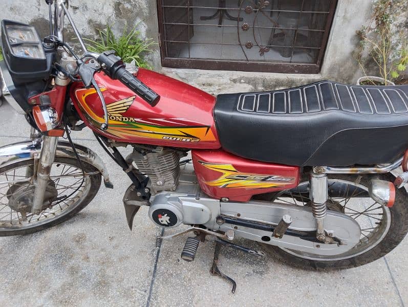 united 125 bike us euro-2 red colour Lahore number good condition 2