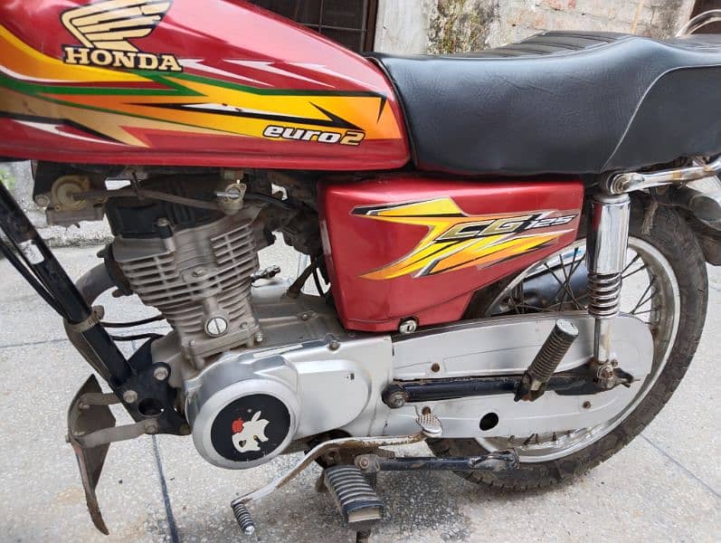 united 125 bike us euro-2 red colour Lahore number good condition 11