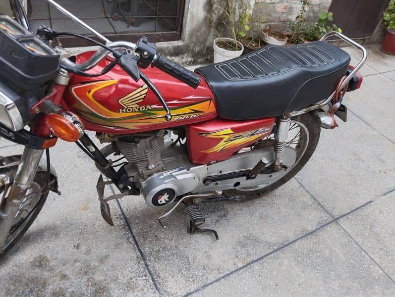 united 125 bike us euro-2 red colour Lahore number good condition 12