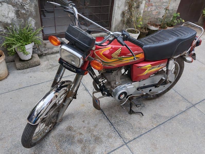 united 125 bike us euro-2 red colour Lahore number good condition 14