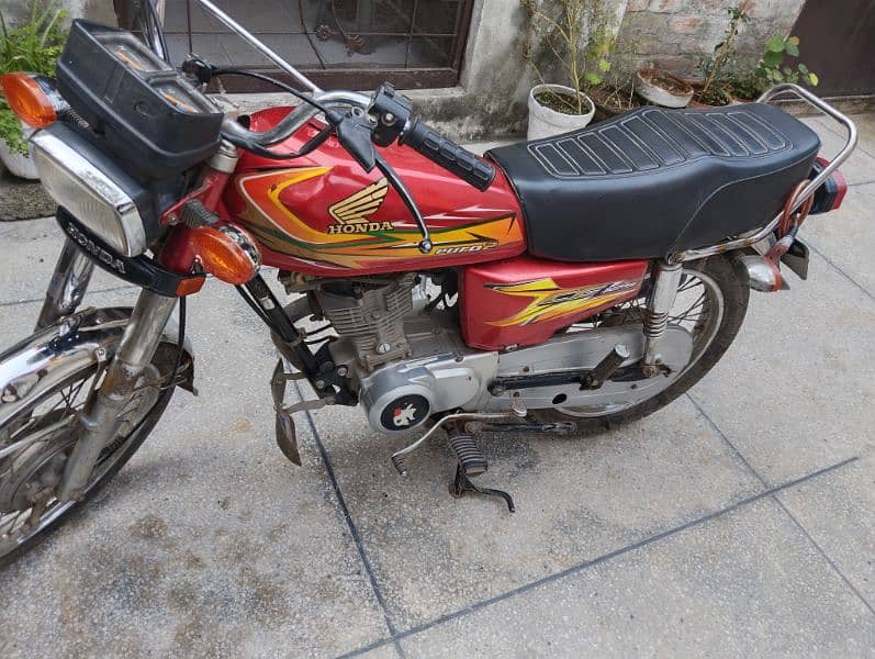 united 125 bike us euro-2 red colour Lahore number good condition 15