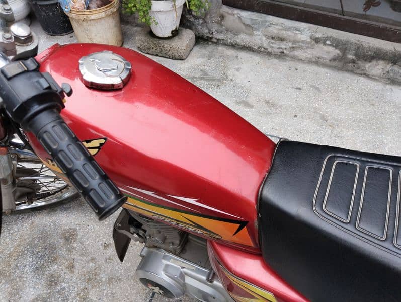 united 125 bike us euro-2 red colour Lahore number good condition 19