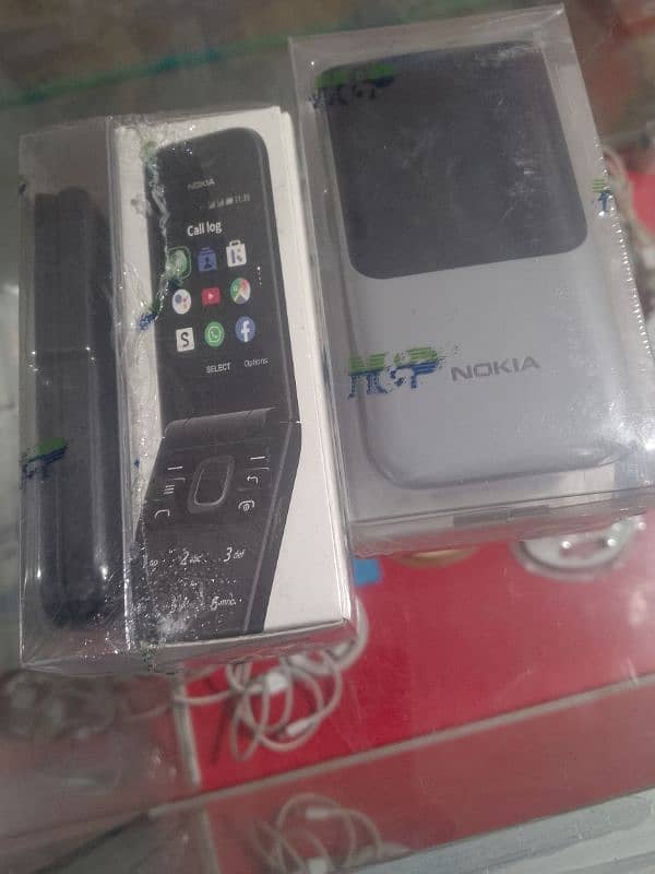 Nokia 2720flip dual sim box pack 1