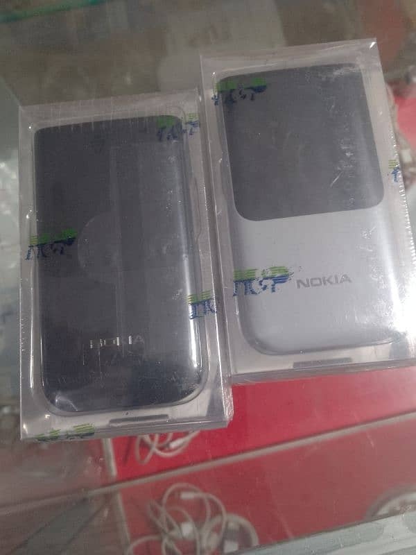 Nokia 2720flip dual sim box pack 2