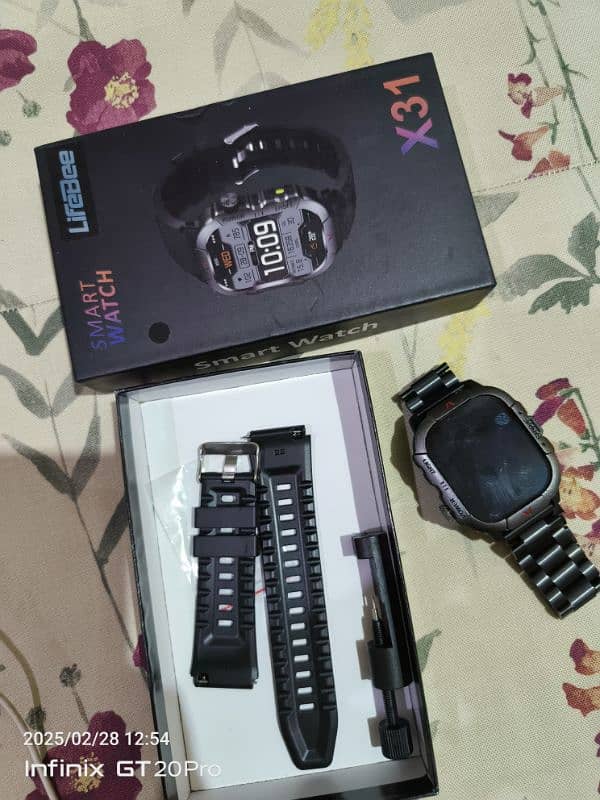 SMART WATCH WITH NEW CONDITION 3