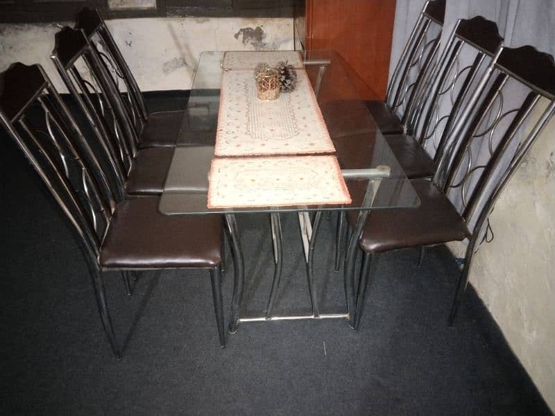 6 seater glass dinning table with free runner 1