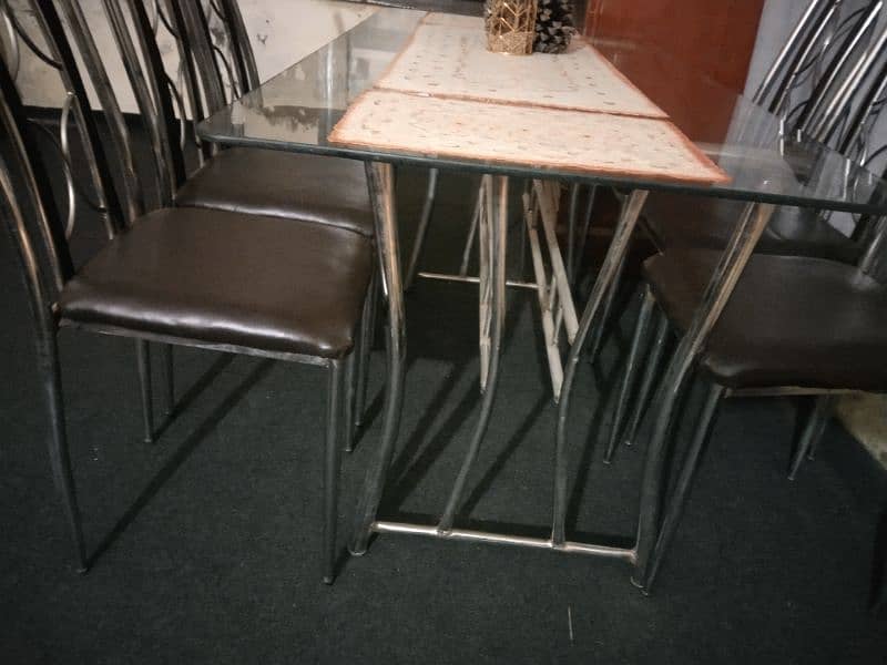 6 seater glass dinning table with free runner 4