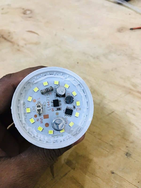 Led 12 w bulb 0