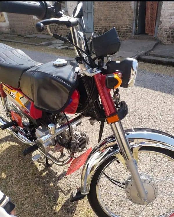 I am selling my Brand New HONDA CD 70. 4