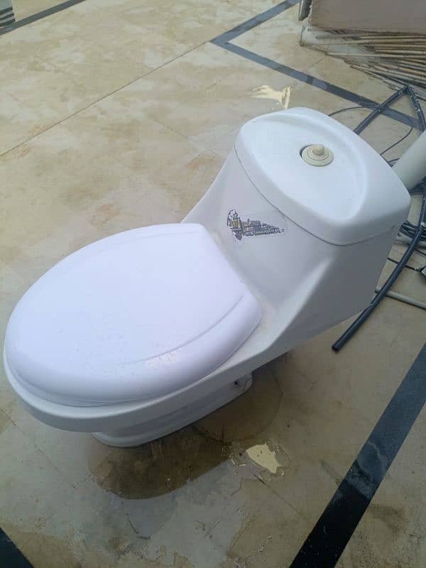 almost new commode 1