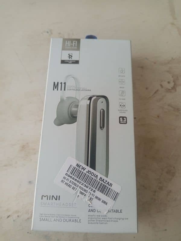 M11 earbuds 10/10 condition APPLE 3