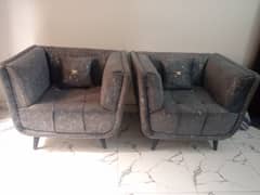 COMFORTABLE AND STYLISH SOFA SET WITH LUXURY TABLE FOR SALE