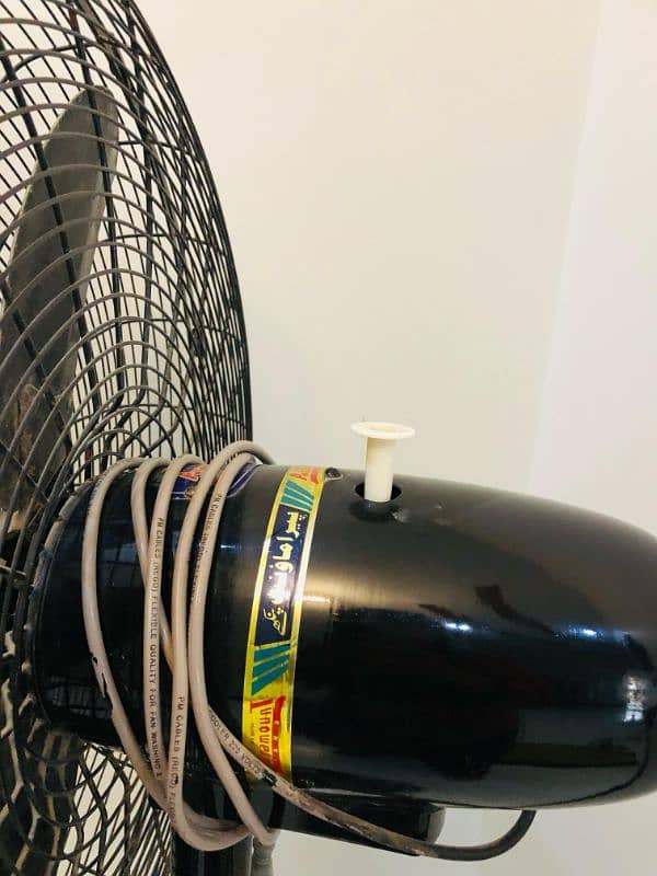 pedestal fan in excellent condition 5