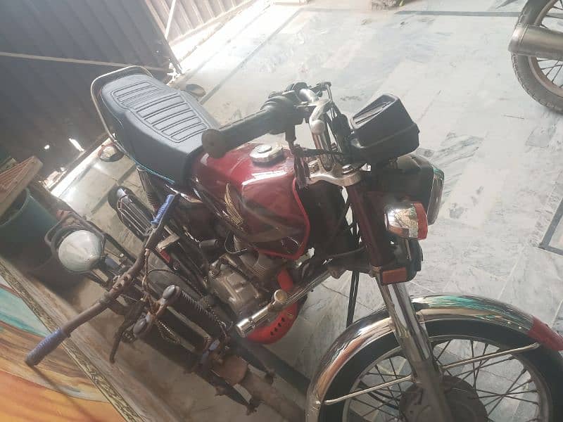 Honda  125 model 2015 Nmber Faisalabad ka  location joharabad khushab 3