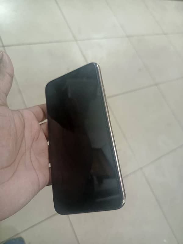 IPhone 11 Pro Max ( full final 70,000 ) 0324,9202099 0301,6660040 3