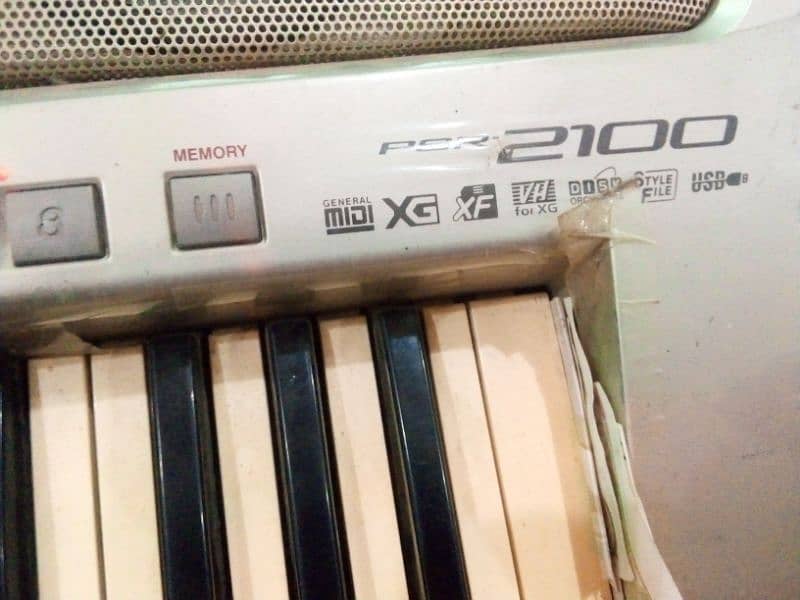 Yamaha keyboard PSR 2100 5