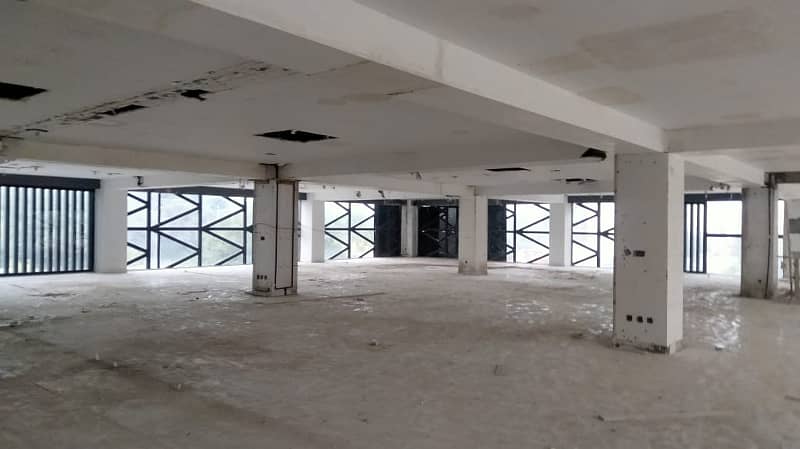 F-11 MARKAZ 8000 SQ. FEET GROUND FLOOR BEST FOR BANKS SHOWROOMS AND EXECTIVE OFFICES 7