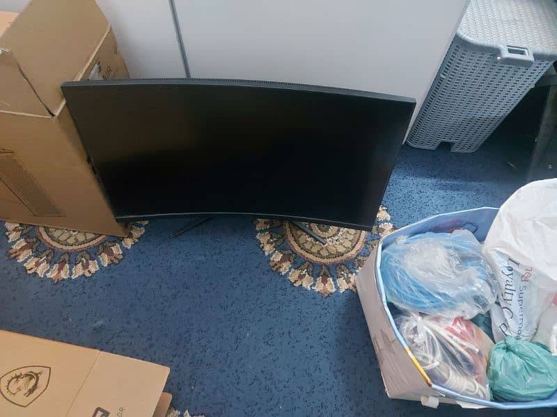 MSI G273CQ CURVED GAMING MONITOR 2