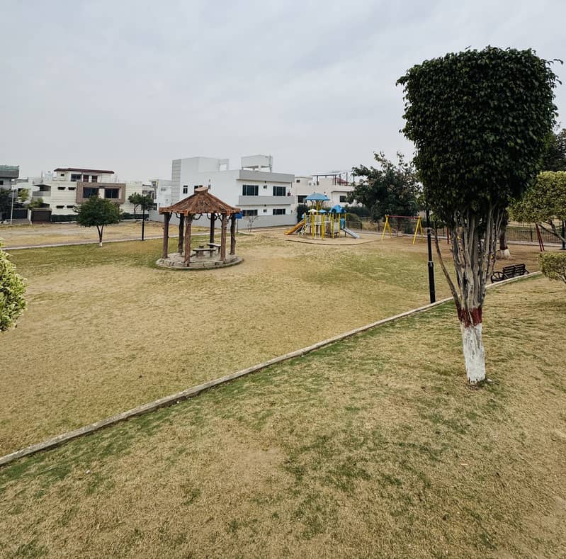 Telegarden F-17 Multi Kanal Best Location Plot available For Sale 2