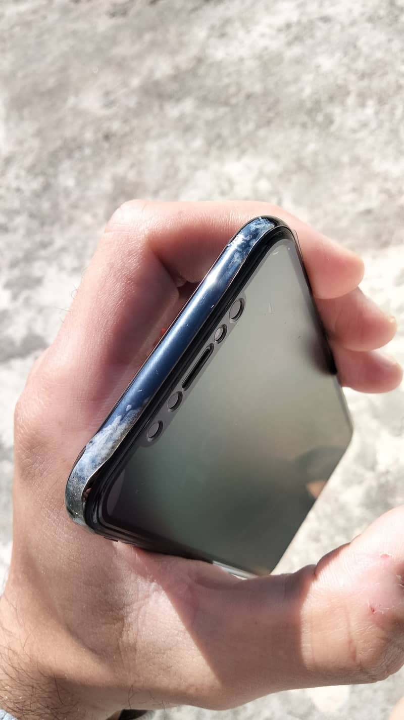 Apple iPhone X 4