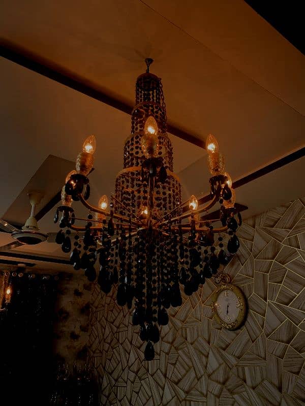 Chandelier's 0