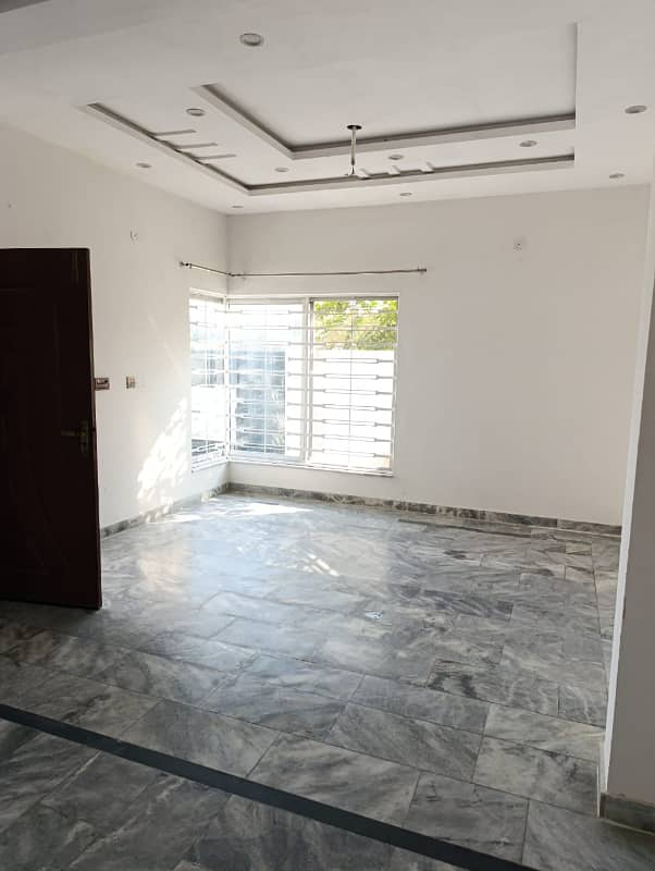 5 MARLA LOWER PORTION AVAILABLE FOR RENT IN DHA RAHBER 11 0