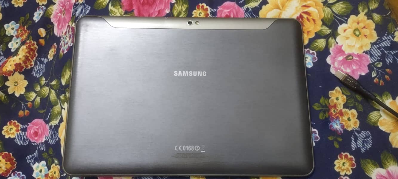 Samsung Tablet in scrap condition for parts only 1