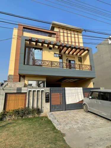 10 MARLA FULL HOUSE AVAILABLE FOR SALE IN LDA AVENUE 3