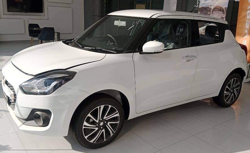 Suzuki Swift GLX CVT 2025 4