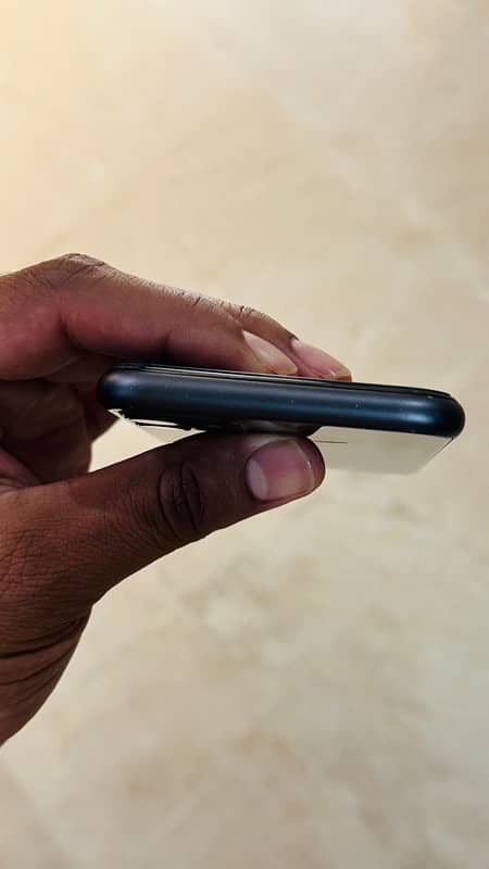 IPhone 11 Black Non-PTA 6