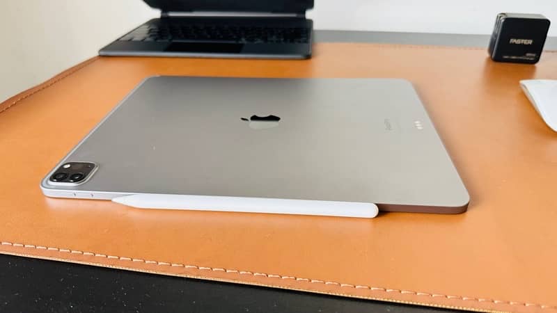 iPad Pro 12.9 6th Gen 256 GB WiFi 13