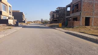 10 Marla Heighted Location Plot Prime Spot in N Block, Bahria Town Phase 8