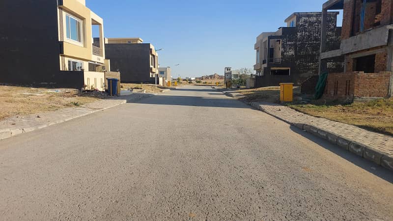 10 Marla Heighted Location Plot Prime Spot in N Block, Bahria Town Phase 8 2