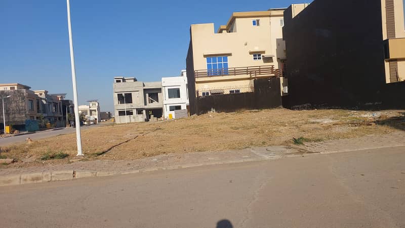 10 Marla Heighted Location Plot Prime Spot in N Block, Bahria Town Phase 8 6