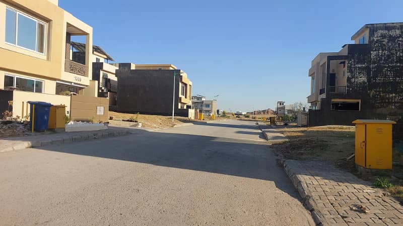 10 Marla Heighted Location Plot Prime Spot in N Block, Bahria Town Phase 8 7