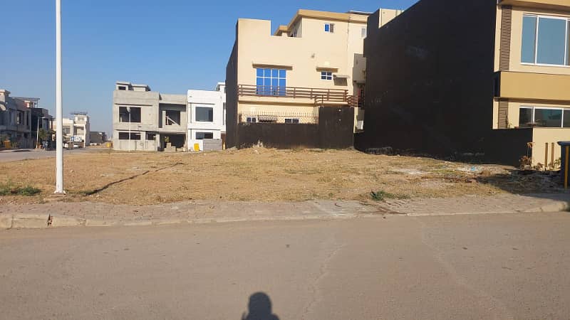 10 Marla Heighted Location Plot Prime Spot in N Block, Bahria Town Phase 8 9