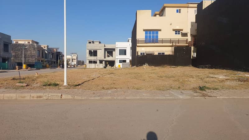 10 Marla Heighted Location Plot Prime Spot in N Block, Bahria Town Phase 8 10