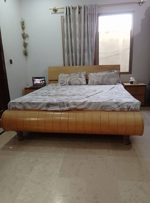 A minor used Bed set available for sell at cheap price 0