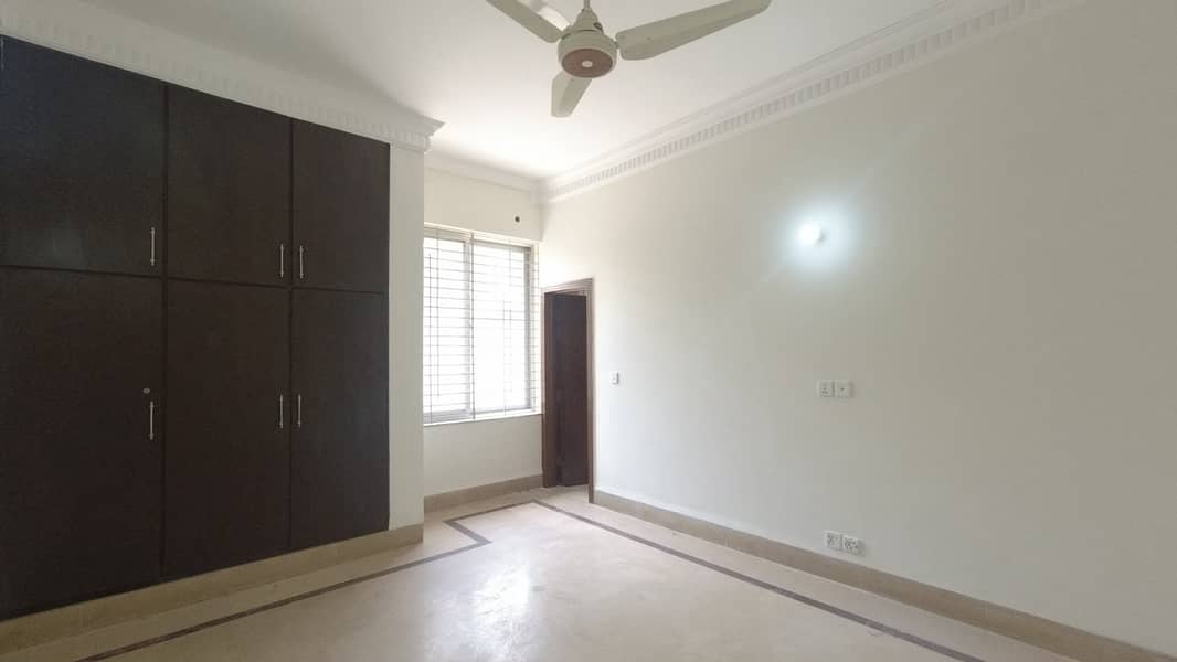 Gulberg Prime Location 1 Kanal House For Rent 2