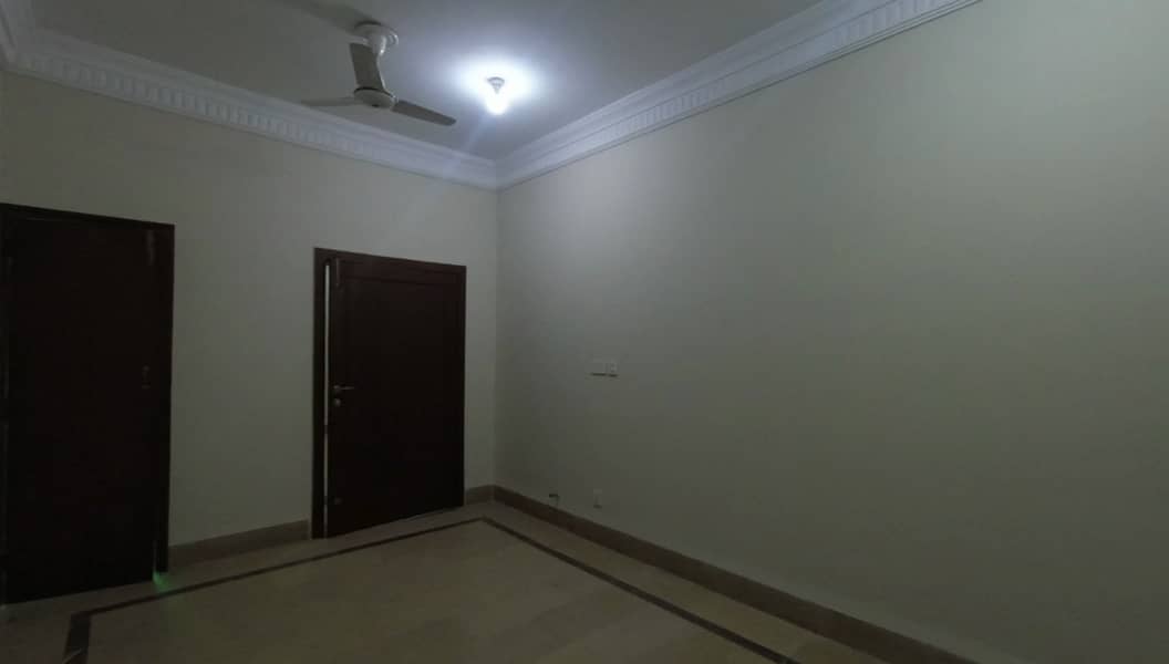 Gulberg Prime Location 1 Kanal House For Rent 31