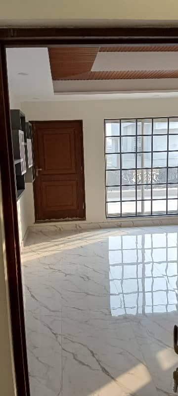 Khayaban-E Amin 10 Marla House For Sale 40