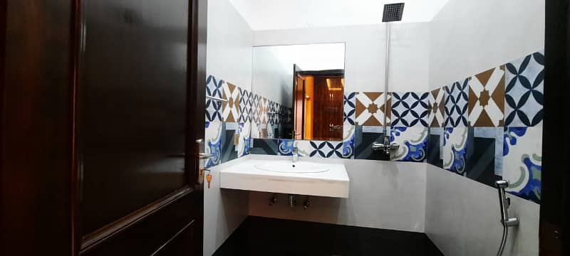 5 MARLA BEAUTIFUL HOUSE FOR SALE IN ALI BLOCK SECTOR B BAHRIA TOWN LAHORE 1