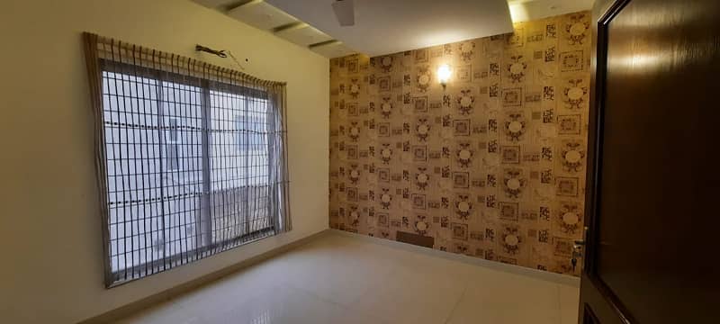 5 MARLA BEAUTIFUL HOUSE FOR SALE IN ALI BLOCK SECTOR B BAHRIA TOWN LAHORE 3