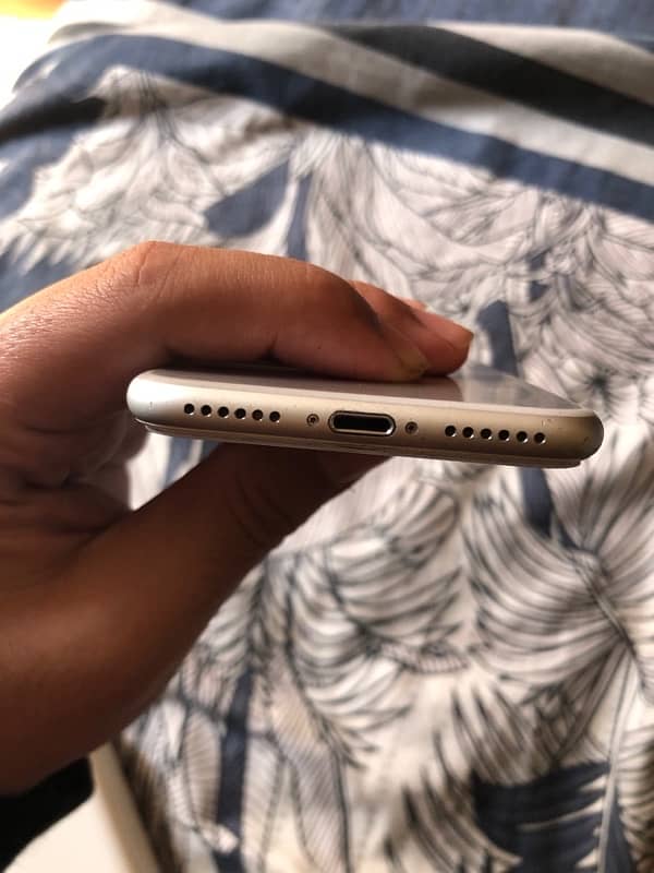 IPhone 7 PTA Approved 32 GB 4