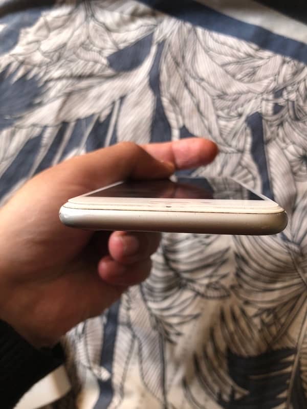 IPhone 7 PTA Approved 32 GB 5