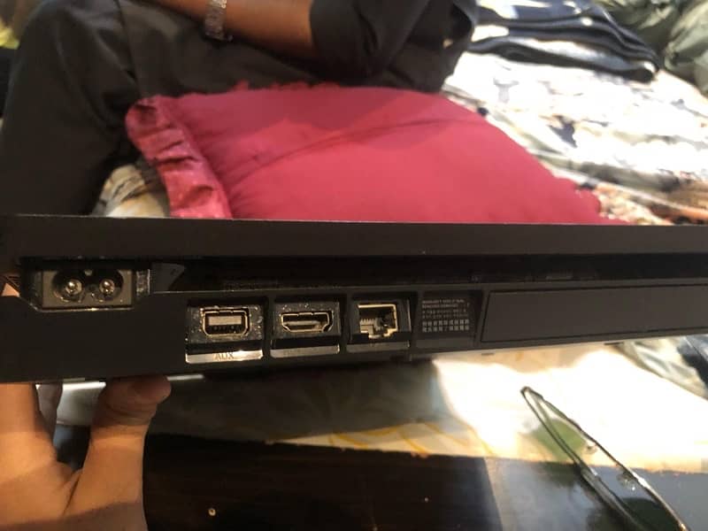 PS4 500gb with 2 controllers 3