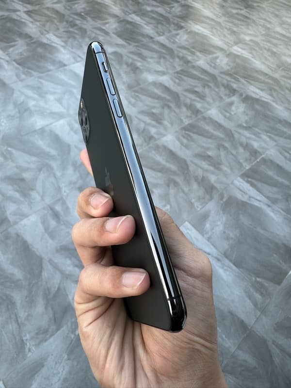 iPhone 11 Pro Max Dual PTA Space Gray 64gb 1