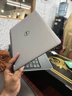 dell latitude E7240 core i3 Gud condition best battery time